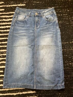 Be Girl XS Denim Skirt EUC Medium Wash Button Waist No Slit Womens Modern Modest